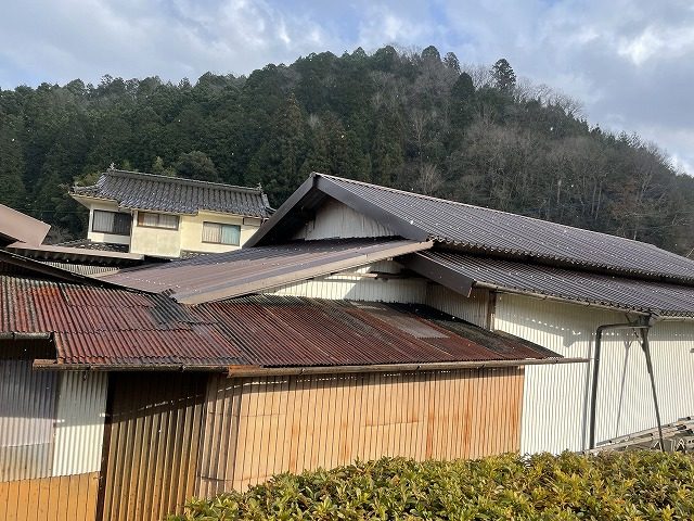 板金カバーの施工範囲と納まりの調整