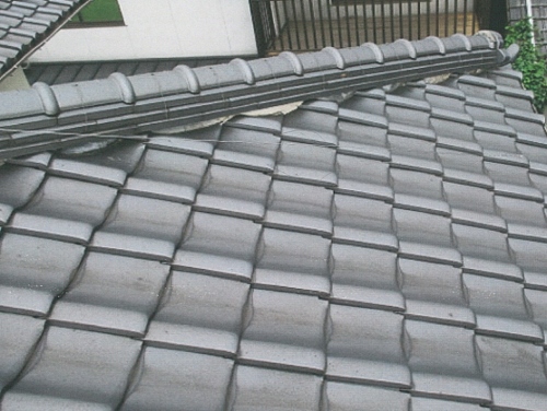 瓦屋根全体の様子