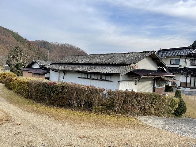 倉庫全体と屋根面の現状確認