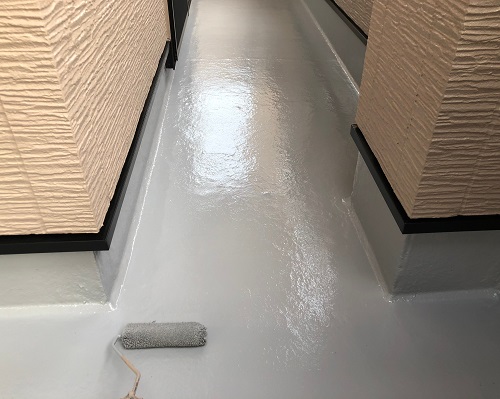 ベランダ防水上塗り