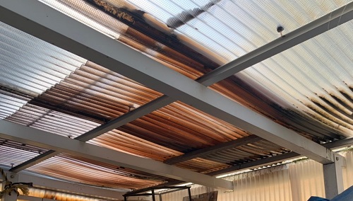 ガラスネット波板の変色