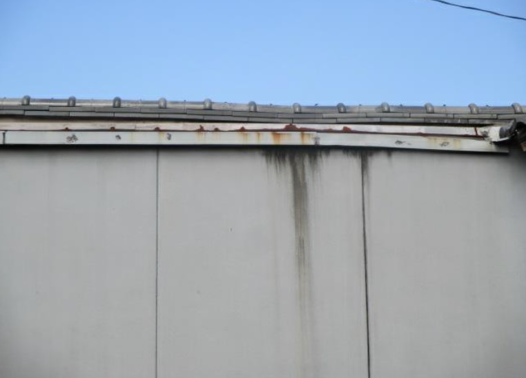 福山市雨漏りのシミ外壁