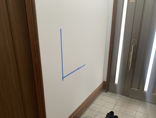 福山市で介護保険の補助金を活用した手すり取り付けの住宅改修工事玄関手すり設置工事ビフォー