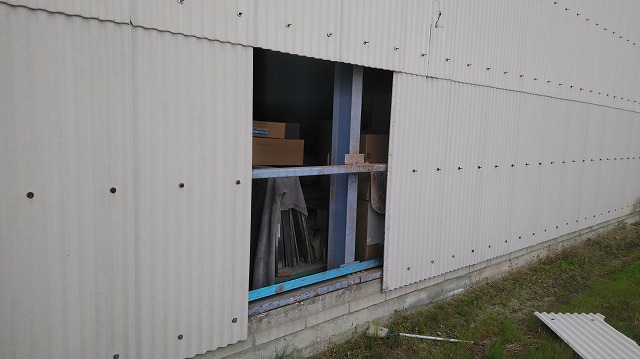 破損部まわりの開口と既存材の整理