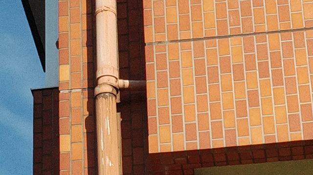 建物全体の竪樋ラインを確認し、作業範囲を絞り込む