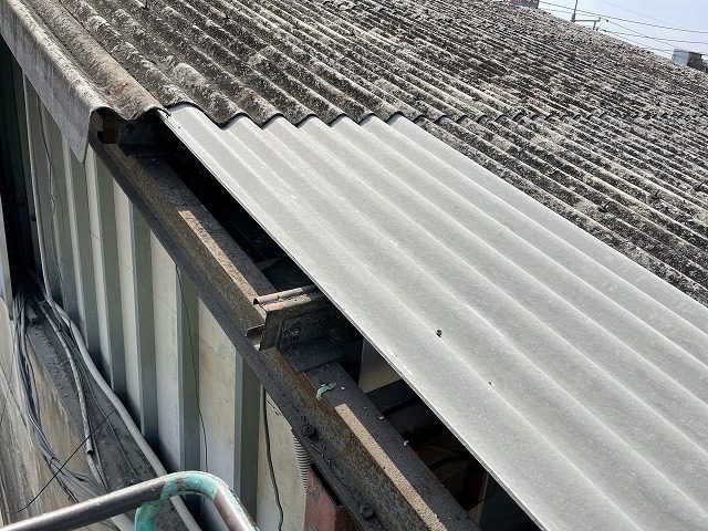 軒先側の納まりを整え、雨の入り口を作らない