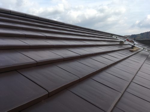 福山市の新築住宅工事でプラウドプレインの瓦を採用して大屋根が完成！平板瓦の平部