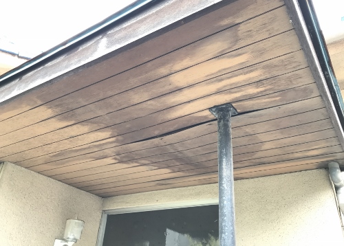 【無料調査】福山市にて戸建て住宅の傷んだ屋根補修の下見調査軒天雨漏り