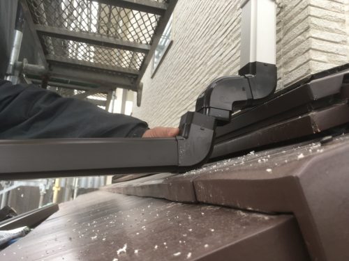 福山市の新築住宅でSEKISUI軒樋Σ90(シグマ90)と竪樋Y60Hで樋新設下屋上の竪樋を新設