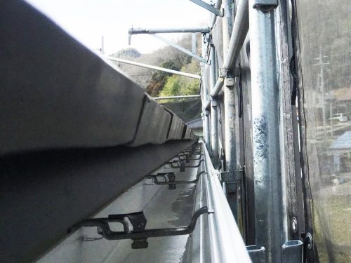 福山市の新築住宅でSEKISUI軒樋Σ90(シグマ90)と竪樋Y60Hで樋新設樋上吊金物