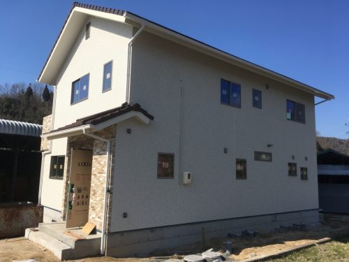 福山市の新築住宅でSEKISUI軒樋Σ90(シグマ90)と竪樋Y60Hで樋新設