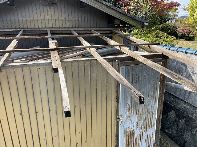 既存屋根材を撤去して下地の状態を確認