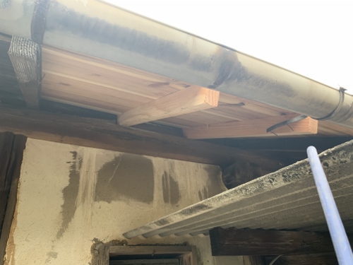 福山市にて雨漏りする瓦屋根の屋根葺き替え工事が始まりました直した垂木、屋根下地