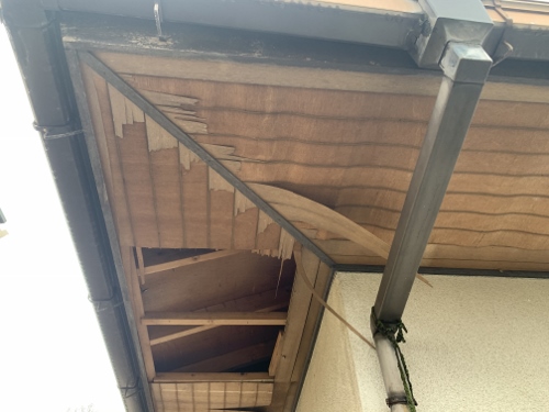 軒天化粧ベニヤ剥がれ