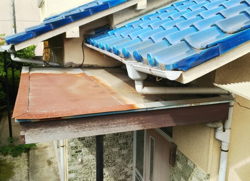 【無料調査】福山市にて戸建て住宅の傷んだ屋根補修の下見調査玄関ポーチ屋根