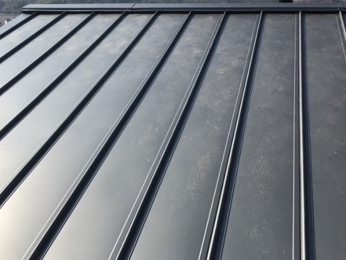 カラーガルバ葺き