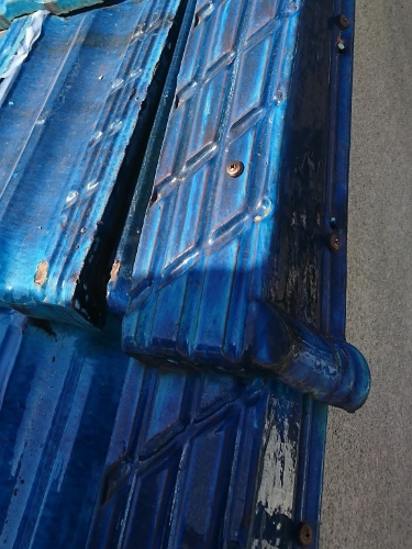 袖瓦側面ビス留め