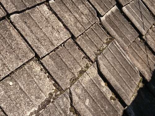 セメント瓦葺きの様子