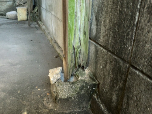 傷んだ柱