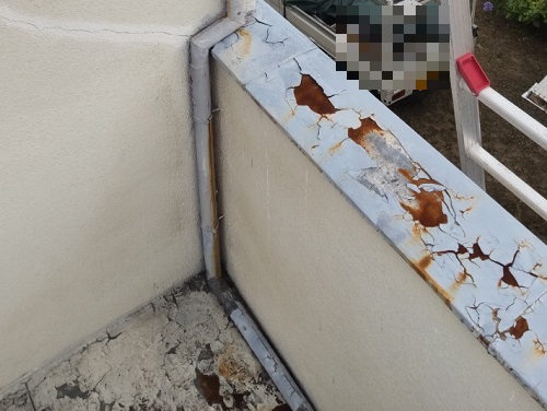 福山市雨樋修理前の這樋