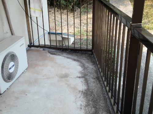 ルーフバルコニーのヒビ