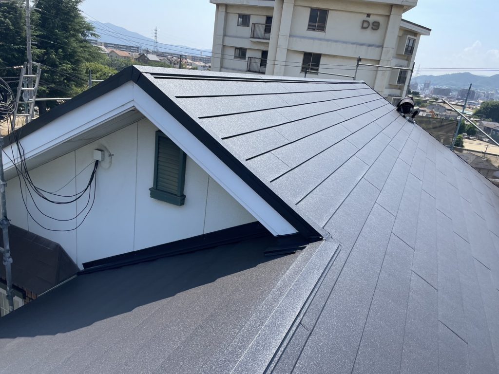 妻側から見た屋根全体