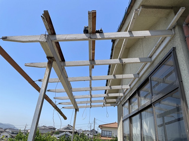 既存屋根材の撤去と下地の露出