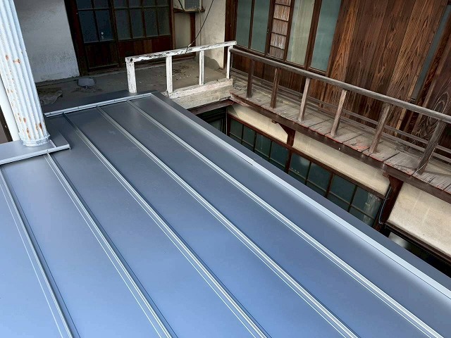 立平葺きの施工完了