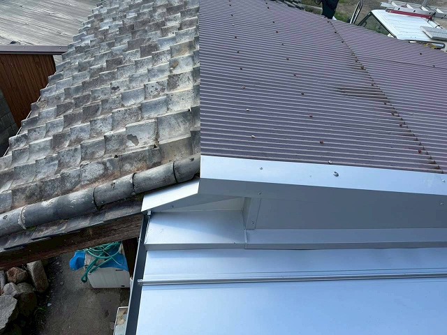 側面から見た板金屋根
