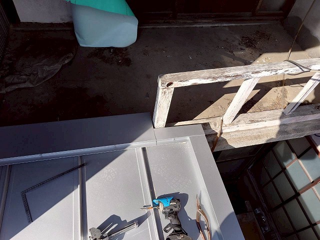 屋根端部の役物施工