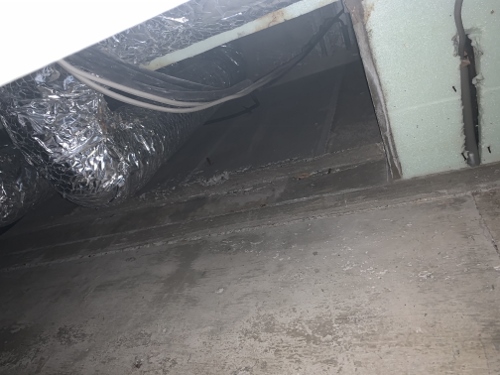 福山市の施設で無料雨漏り調査！雨漏り原因は貯水タンク周辺？天井をはがして目視