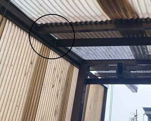車庫屋根のズレ