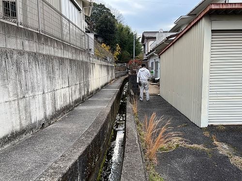 福山市にて老朽化したブロック塀の調査