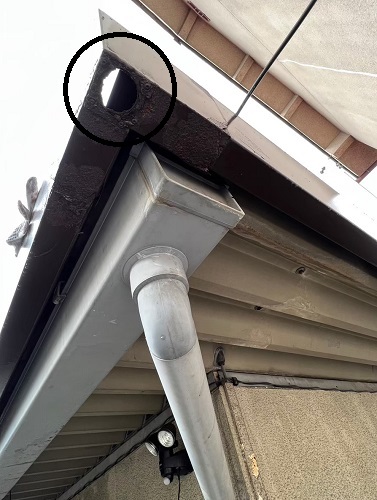 福山市で腐食し朽ちた屋根幕板をガルバリウム鋼板で板金カバー補修工事