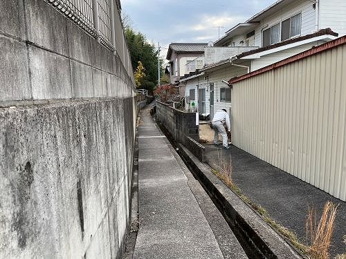 福山市にて老朽化したブロック塀の調査