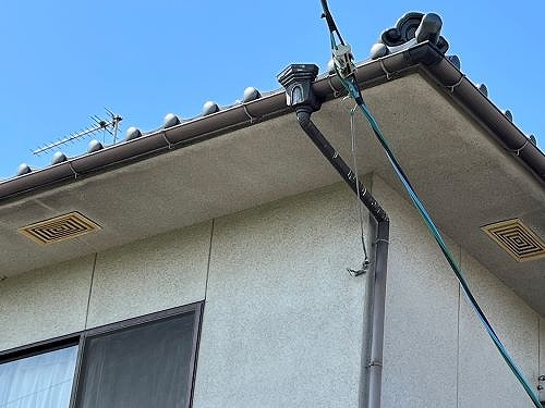 福山市の一軒家で詰まって雨水が溢れる集水器を交換しました