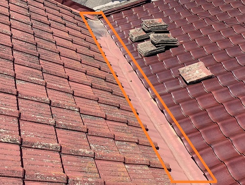 福山市で室内天井から雨が落ちてくるセメント瓦屋根の雨漏り調査屋根との間の陸谷にヒビ