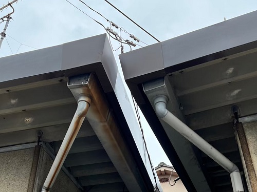 福山市で腐食し朽ちた屋根幕板をガルバリウム鋼板で板金カバー補修工事施工後