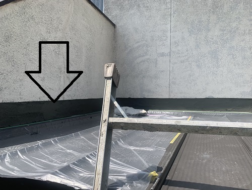 福山市の玄関庇リフォームにガルバリウム鋼板を縦ハゼ葺き嵌合式瓦葺きで工事で外壁左官のモルタル塗り