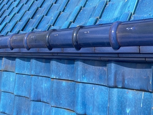 福山市釉薬瓦工事棟瓦積み直し後