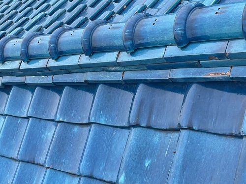 福山市釉薬瓦工事棟瓦積み直し前