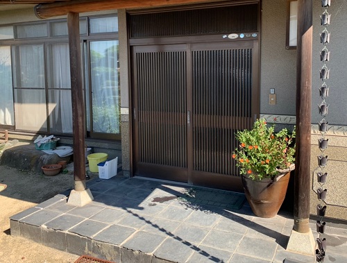 福山市玄関前タイル補修工事ビフォー