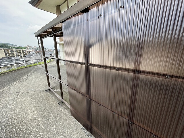 新しい波板の張り始め
