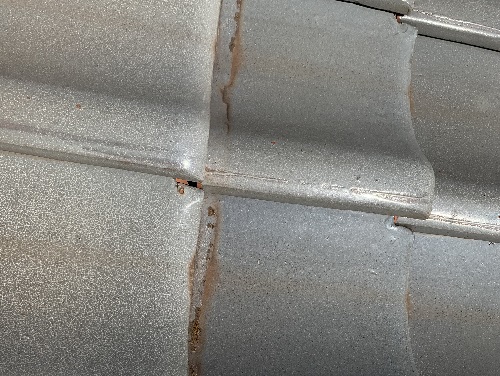 無料見積り福山市で耐用年数を迎えた瓦屋根に葺き替え工事ズレた軒先の瓦