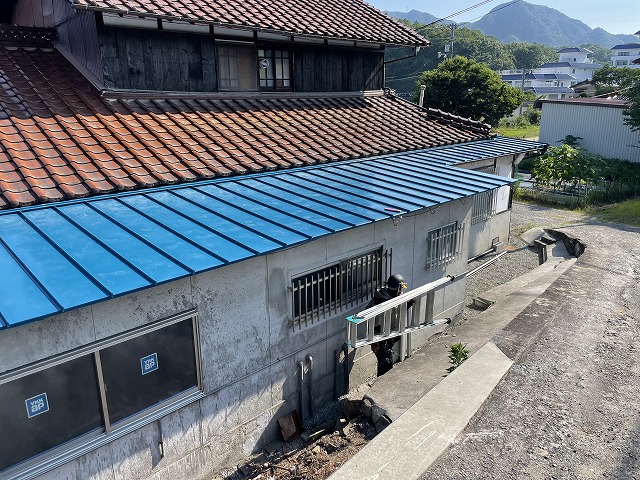 改修後の下屋根全景