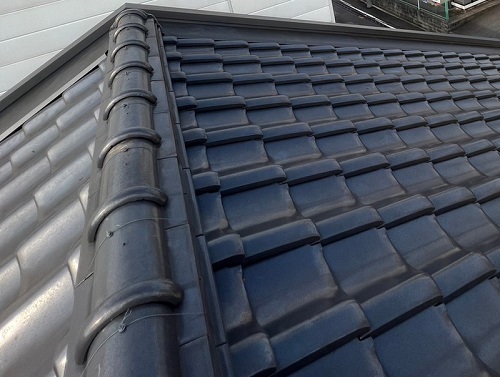 福山市の雨漏り修理で防水紙がカバーしきれていないケラバ板金補修工事アフター