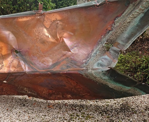 撤去した谷板金の裏