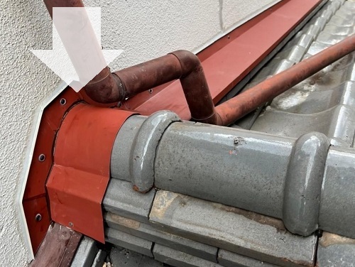 福山市瓦屋根雨漏り補修工事棟積み直し板金施工