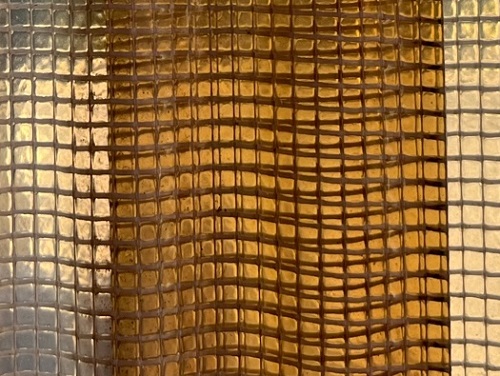 福山市強風の影響で飛散したカーポート屋根ガラスネット波板