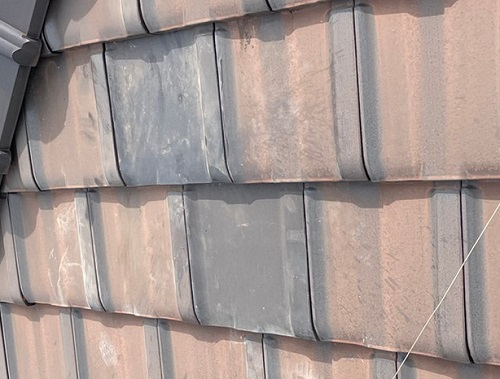 尾道市で電気屋がアンテナ工事で発見した割れた瓦屋根の部分修理飛来物で割れた瓦の交換工事